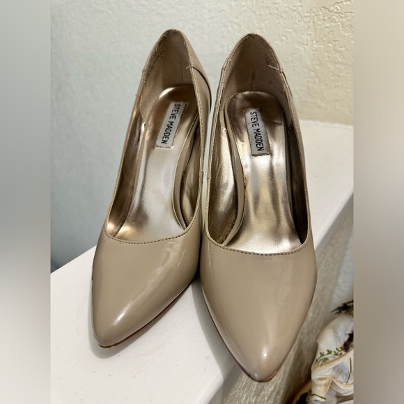 Steve Madden Shoes - Steve Madden Beige Patent leather